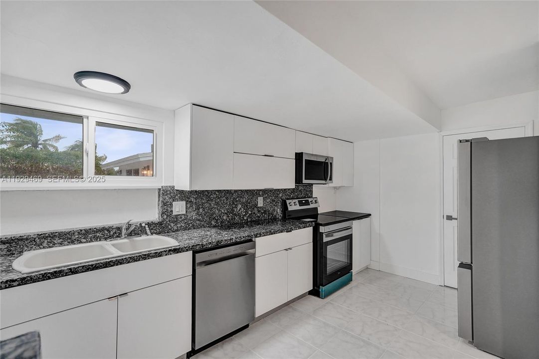 待售: $884,900 (0 贝兹, 0 浴室, 2557 平方英尺)