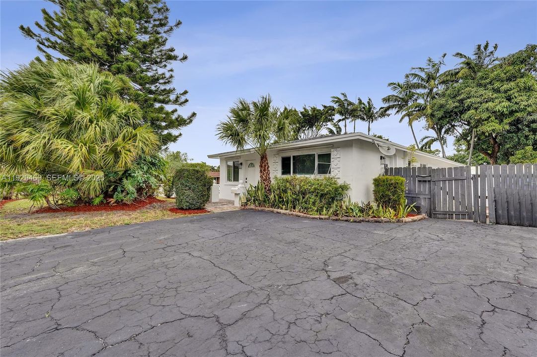 待售: $884,900 (0 贝兹, 0 浴室, 2557 平方英尺)