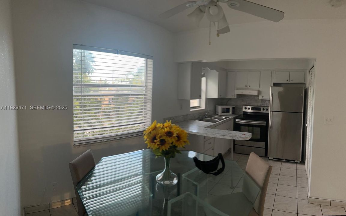 For Sale: $165,000 (1 beds, 1 baths, 645 Square Feet)