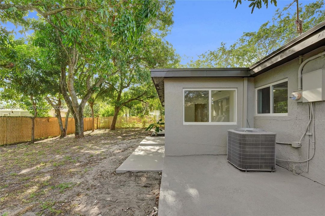 For Sale: $579,900 (4 beds, 3 baths, 1584 Square Feet)