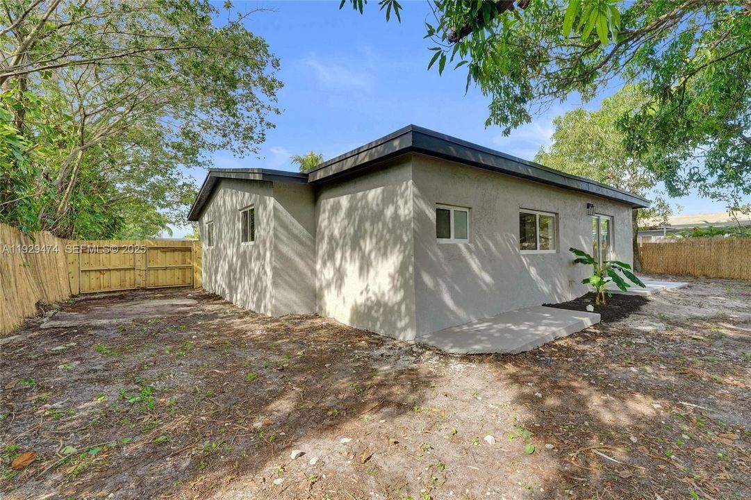 For Sale: $579,900 (4 beds, 3 baths, 1584 Square Feet)