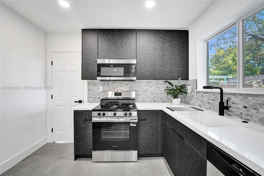 For Sale: $579,900 (4 beds, 3 baths, 1584 Square Feet)