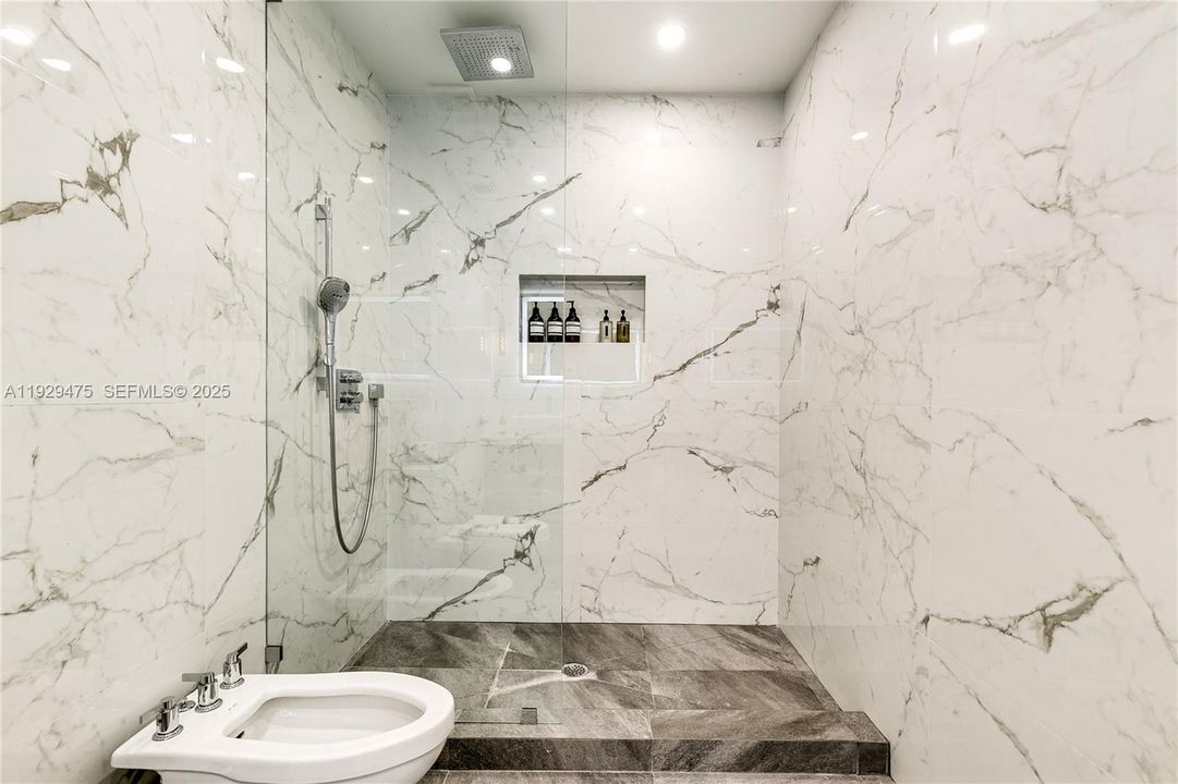 En Venta: $5,900,000 (5 camas, 5 baños, 4711 Pies cuadrados)