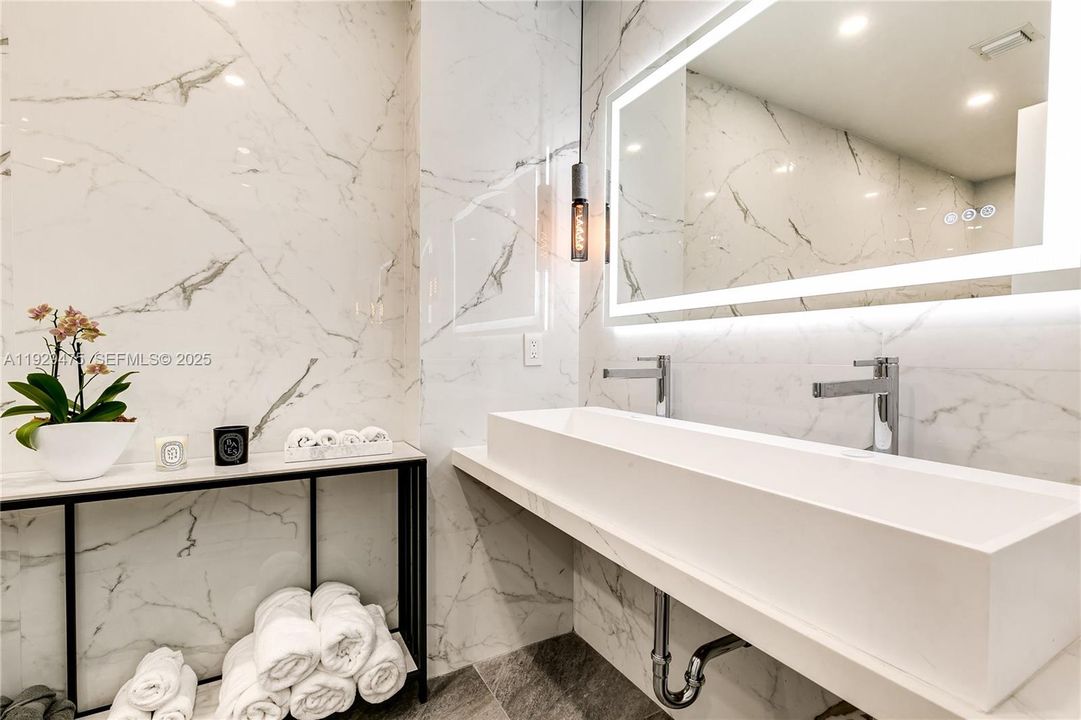 En Venta: $5,900,000 (5 camas, 5 baños, 4711 Pies cuadrados)