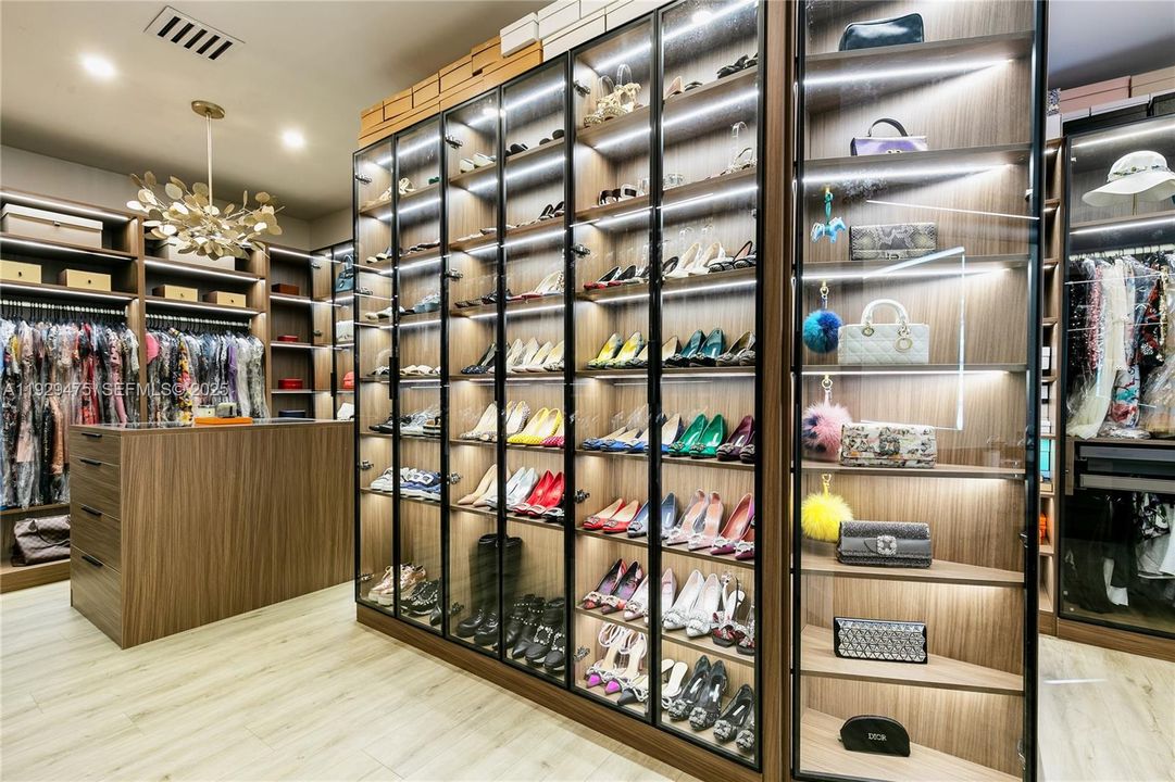 En Venta: $5,900,000 (5 camas, 5 baños, 4711 Pies cuadrados)