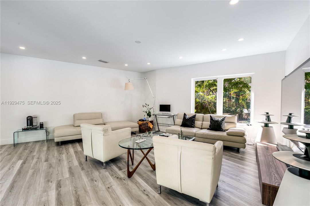 En Venta: $5,900,000 (5 camas, 5 baños, 4711 Pies cuadrados)