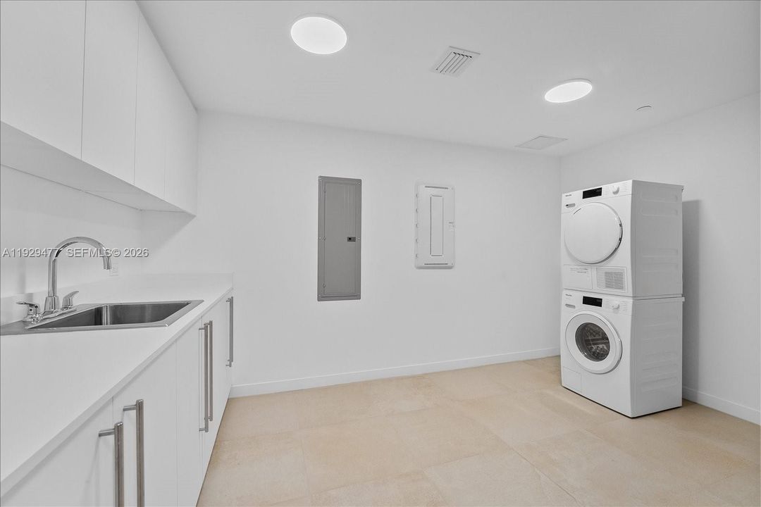 For Sale: $4,295,000 (3 beds, 4 baths, 3075 Square Feet)