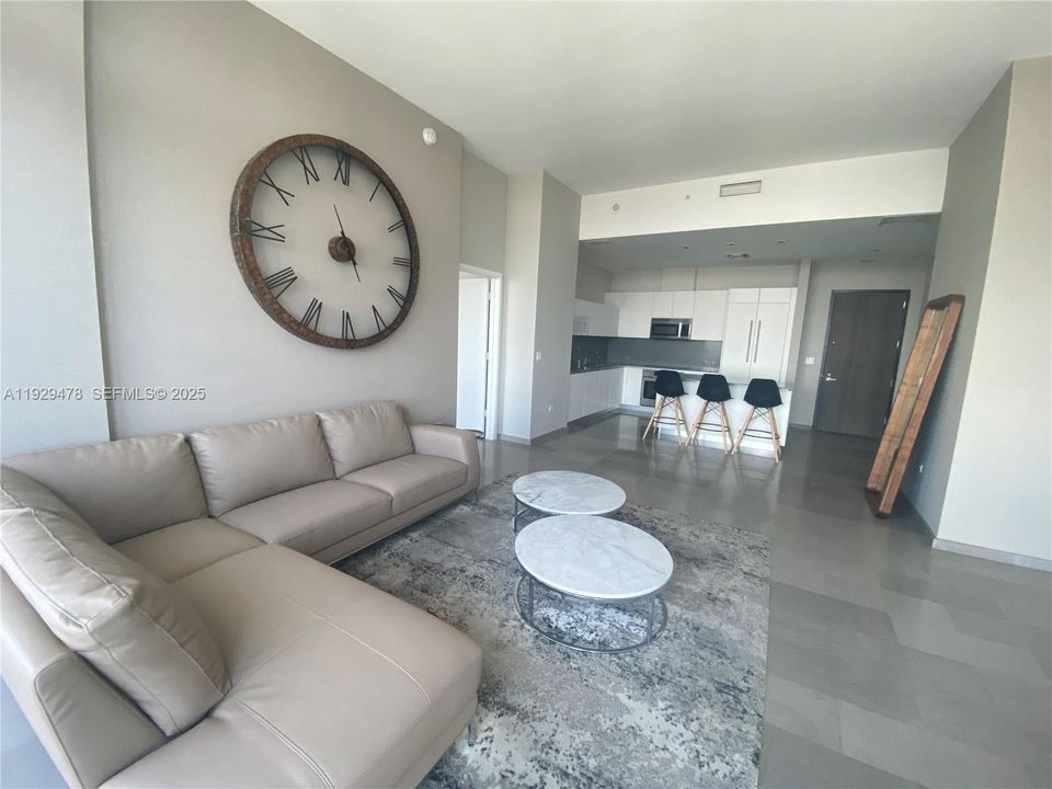 待售: $789,000 (1 贝兹, 1 浴室, 976 平方英尺)