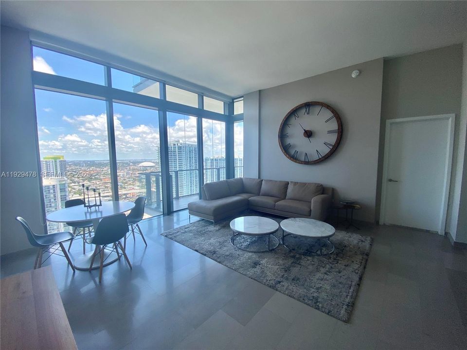 待售: $789,000 (1 贝兹, 1 浴室, 976 平方英尺)