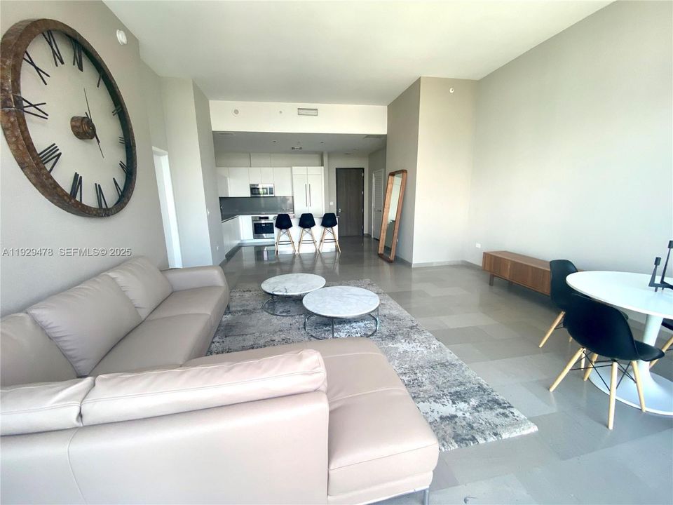 待售: $789,000 (1 贝兹, 1 浴室, 976 平方英尺)