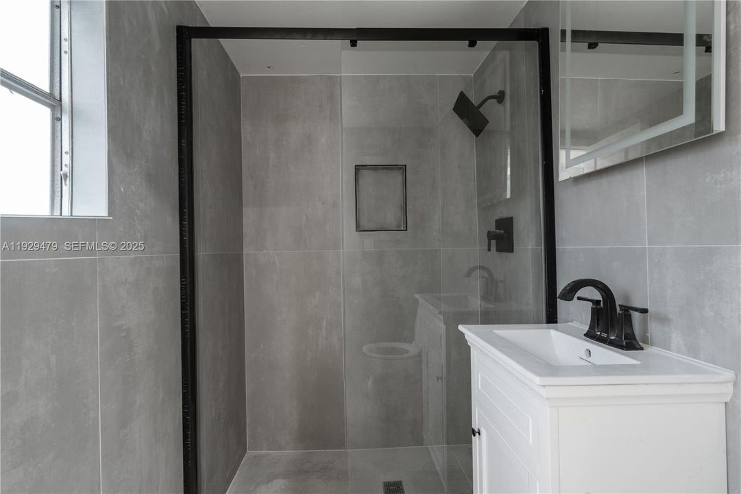 For Sale: $439,000 (3 beds, 2 baths, 1226 Square Feet)