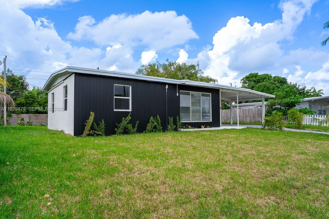 For Sale: $439,000 (3 beds, 2 baths, 1226 Square Feet)