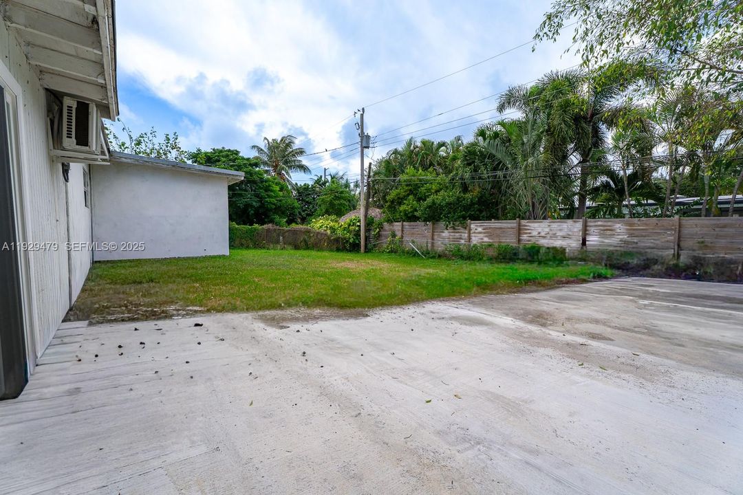 For Sale: $439,000 (3 beds, 2 baths, 1226 Square Feet)