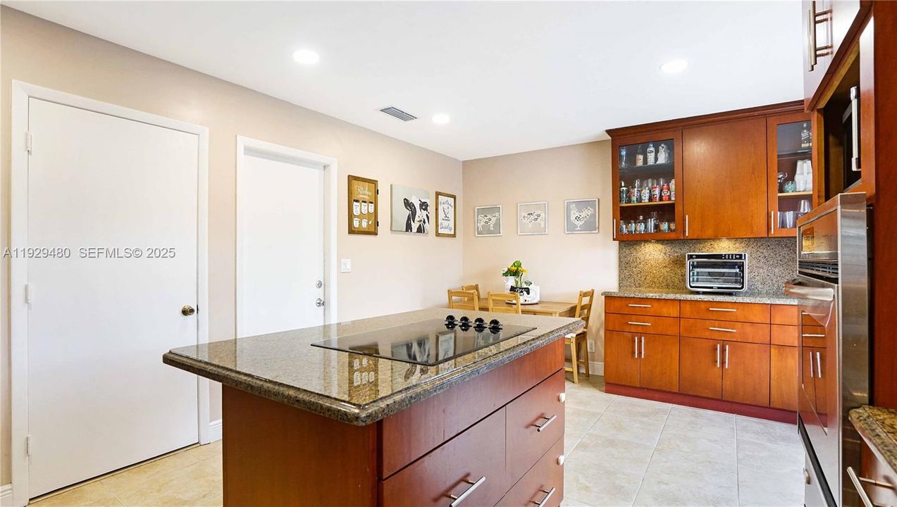 For Sale: $560,000 (3 beds, 2 baths, 1484 Square Feet)