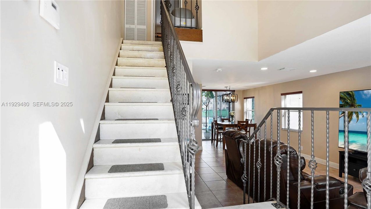 For Sale: $560,000 (3 beds, 2 baths, 1484 Square Feet)