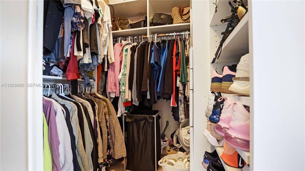 For Sale: $560,000 (3 beds, 2 baths, 1484 Square Feet)