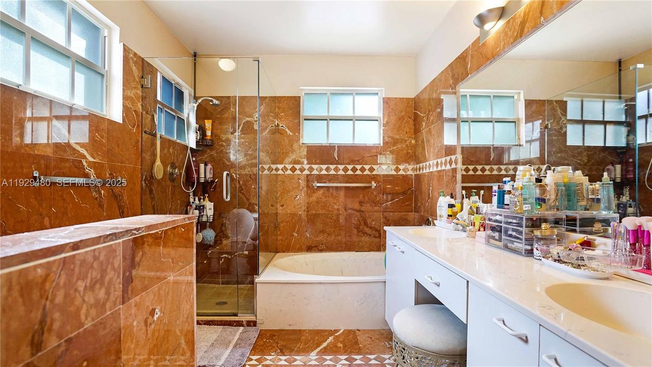 For Sale: $560,000 (3 beds, 2 baths, 1484 Square Feet)