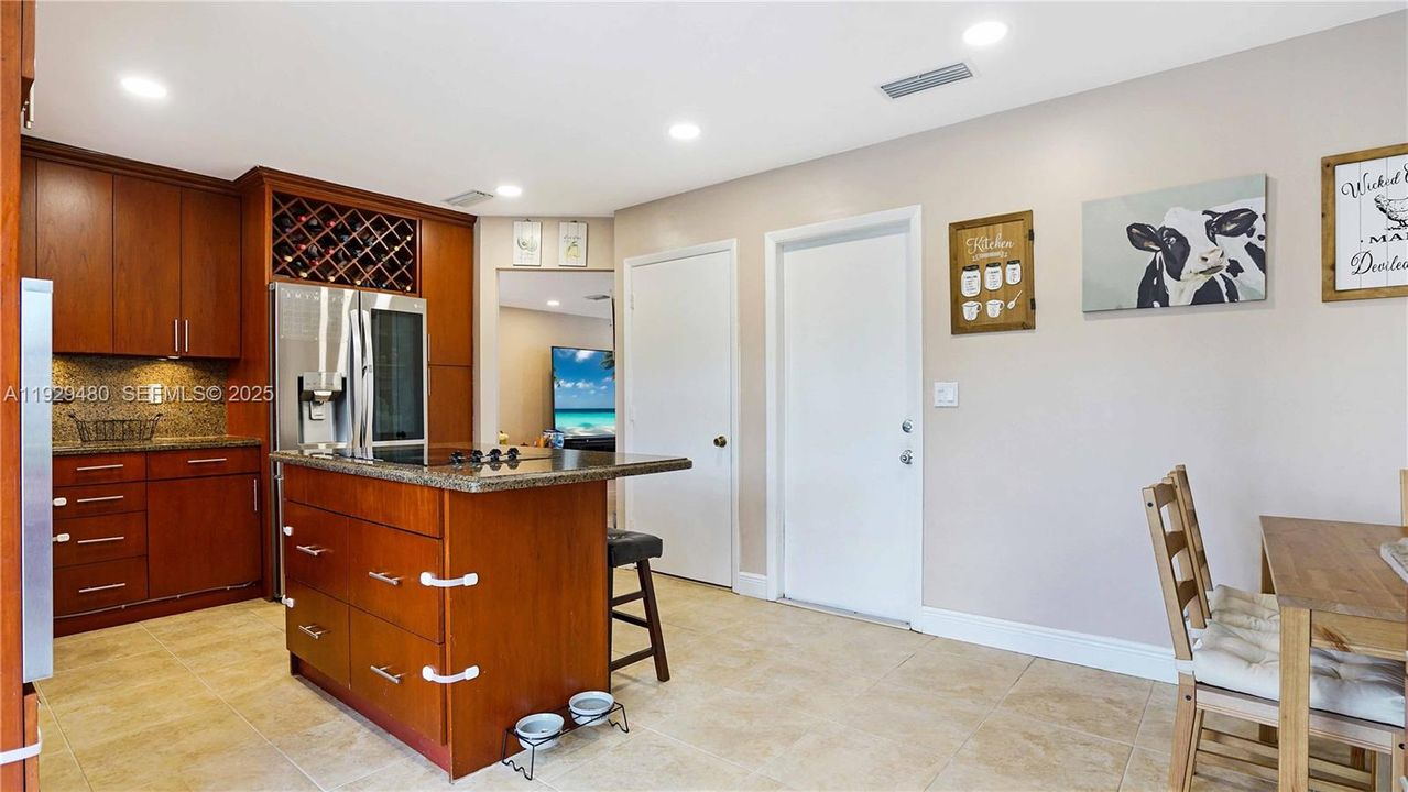 For Sale: $560,000 (3 beds, 2 baths, 1484 Square Feet)