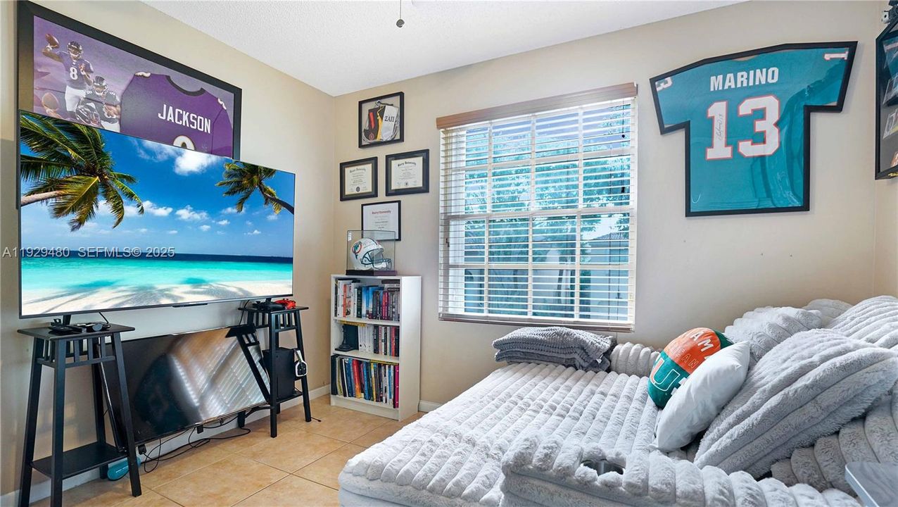 For Sale: $560,000 (3 beds, 2 baths, 1484 Square Feet)