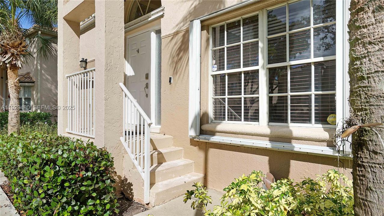 For Sale: $560,000 (3 beds, 2 baths, 1484 Square Feet)