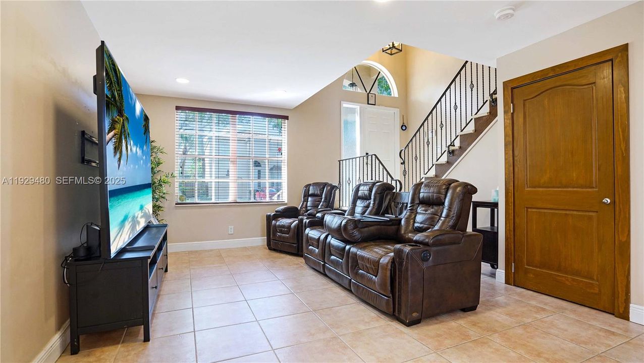 For Sale: $560,000 (3 beds, 2 baths, 1484 Square Feet)