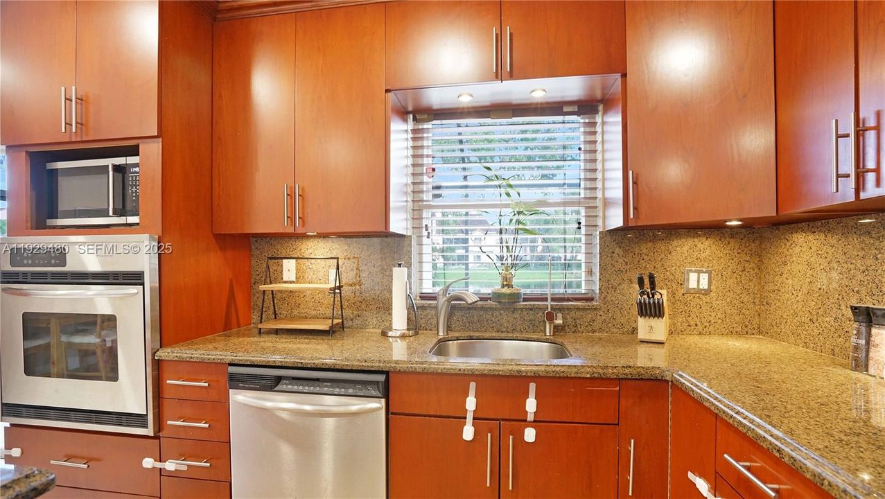 For Sale: $560,000 (3 beds, 2 baths, 1484 Square Feet)