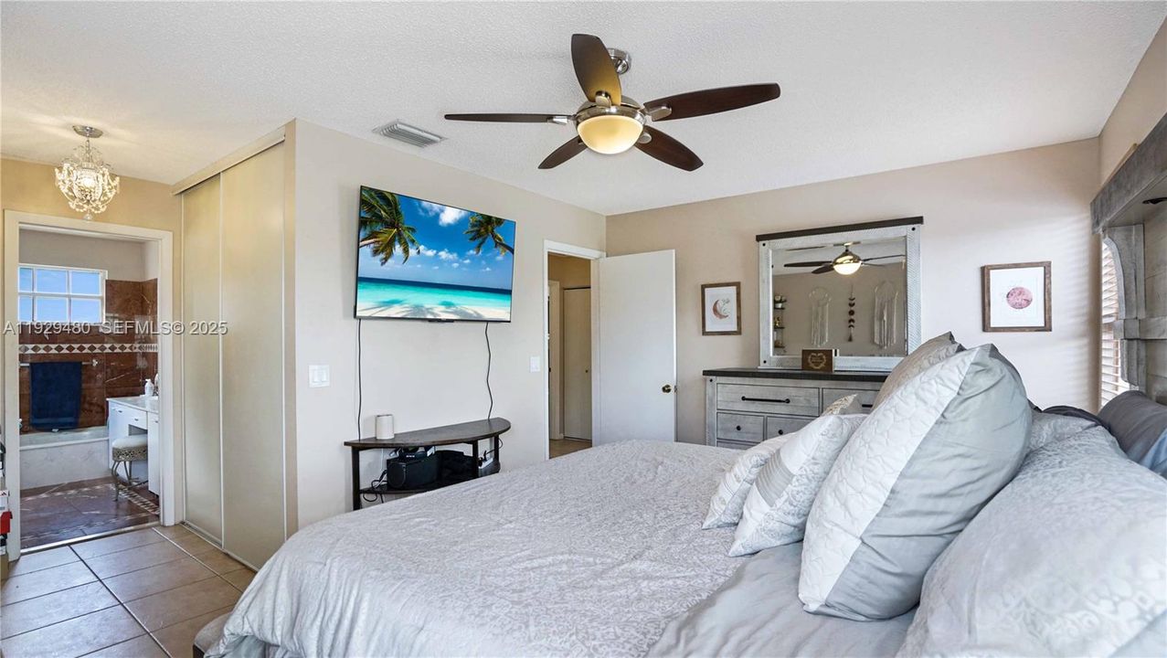 For Sale: $560,000 (3 beds, 2 baths, 1484 Square Feet)