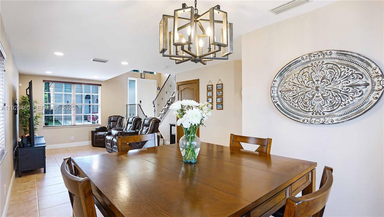 For Sale: $560,000 (3 beds, 2 baths, 1484 Square Feet)