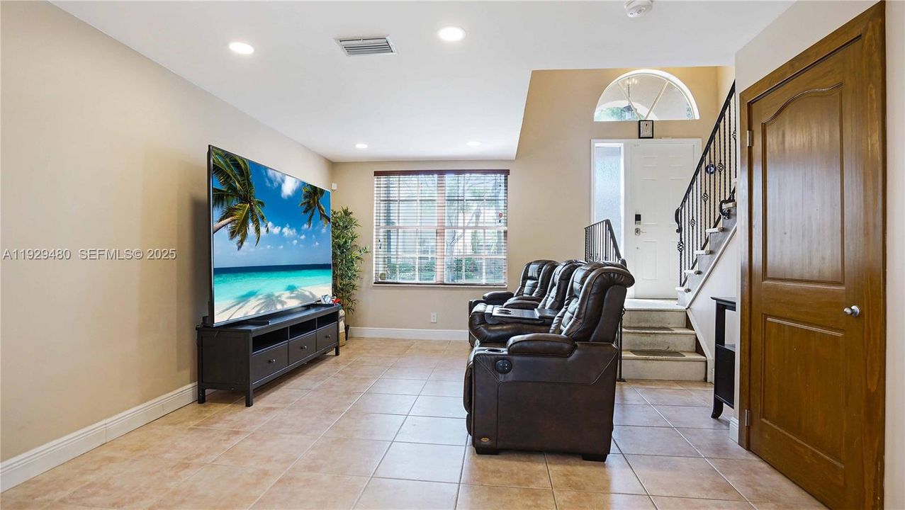 For Sale: $560,000 (3 beds, 2 baths, 1484 Square Feet)