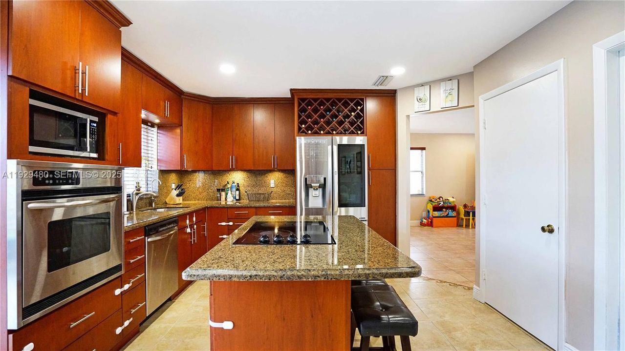 For Sale: $560,000 (3 beds, 2 baths, 1484 Square Feet)