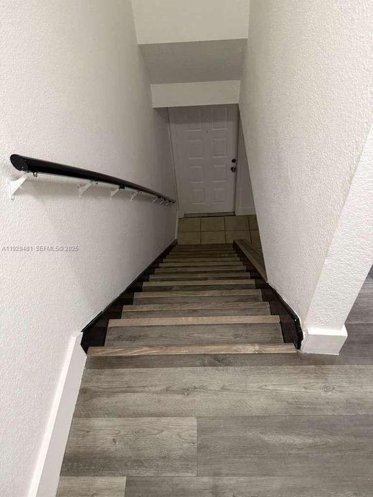 待售: $184,900 (2 贝兹, 1 浴室, 938 平方英尺)