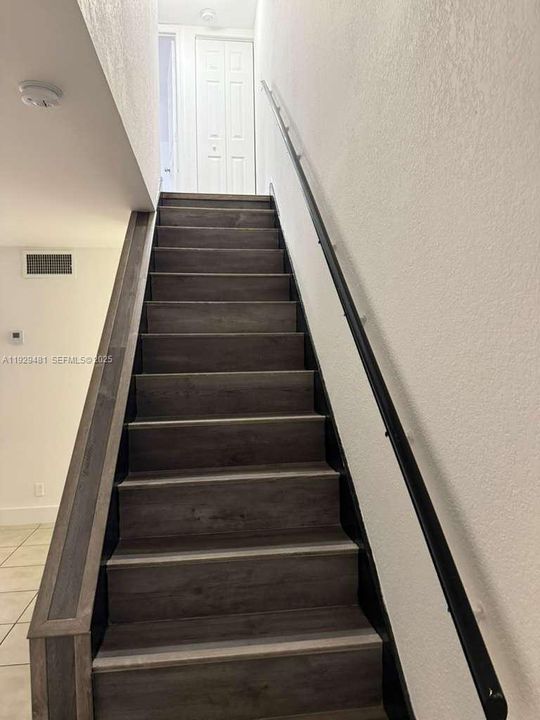 待售: $184,900 (2 贝兹, 1 浴室, 938 平方英尺)