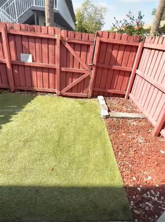 待售: $184,900 (2 贝兹, 1 浴室, 938 平方英尺)