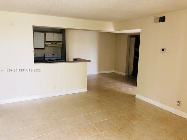 For Rent: $1,900 (2 beds, 2 baths, 1057 Square Feet)