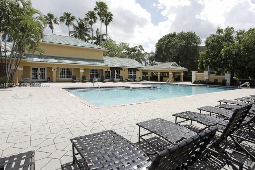 For Rent: $1,900 (2 beds, 2 baths, 1057 Square Feet)