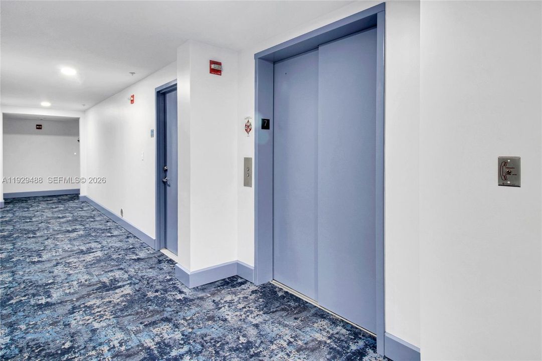 For Sale: $598,880 (1 beds, 1 baths, 961 Square Feet)