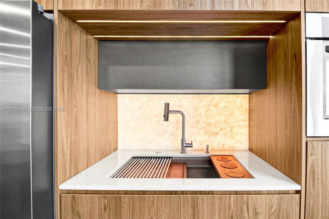 For Sale: $598,880 (1 beds, 1 baths, 961 Square Feet)