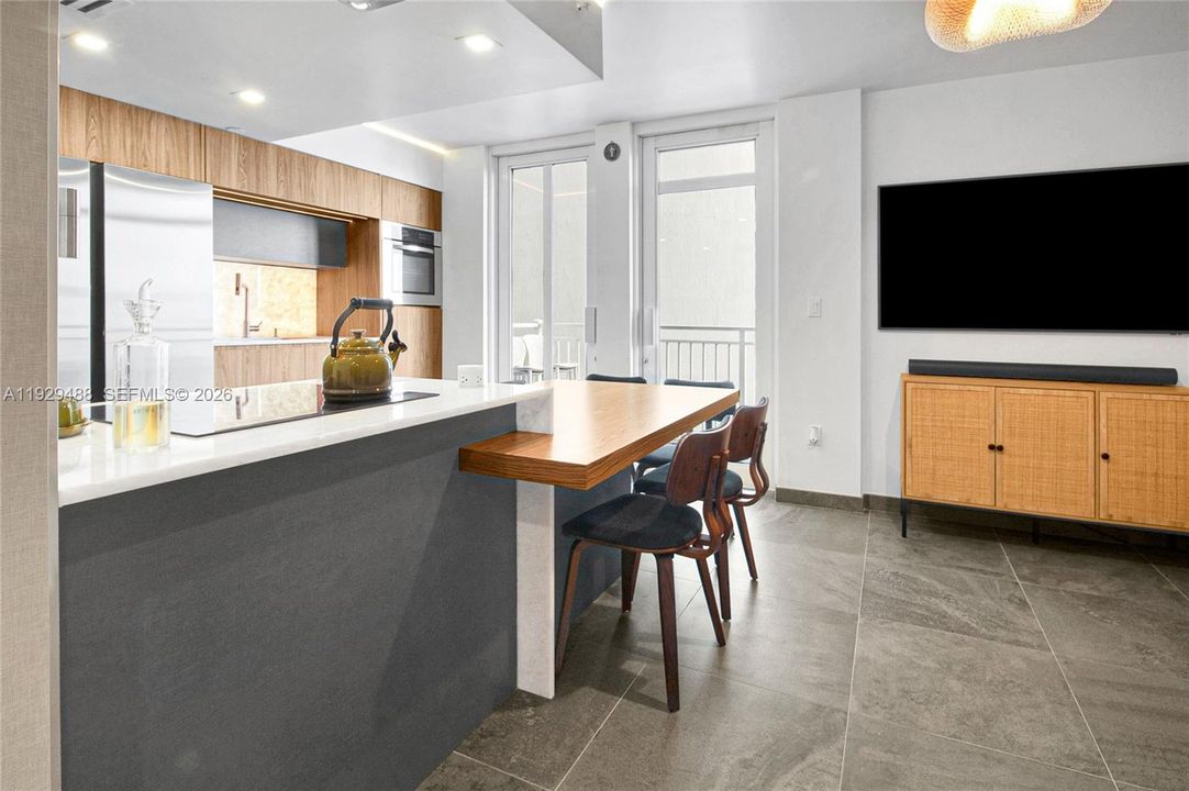 For Sale: $598,880 (1 beds, 1 baths, 961 Square Feet)