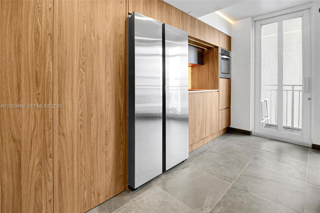 For Sale: $598,880 (1 beds, 1 baths, 961 Square Feet)