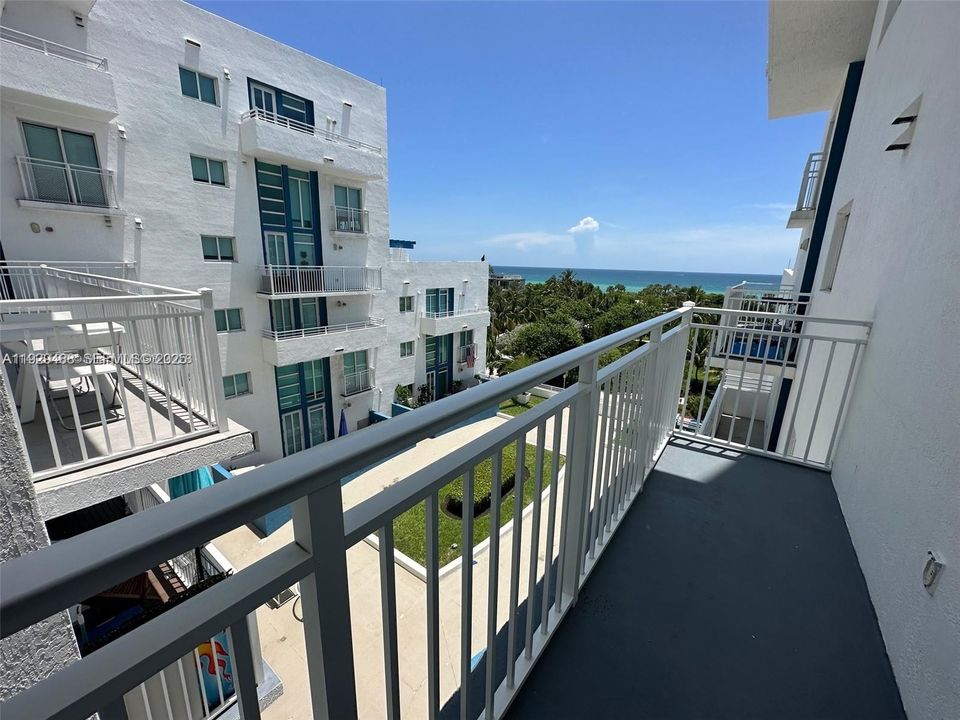 For Sale: $598,880 (1 beds, 1 baths, 961 Square Feet)