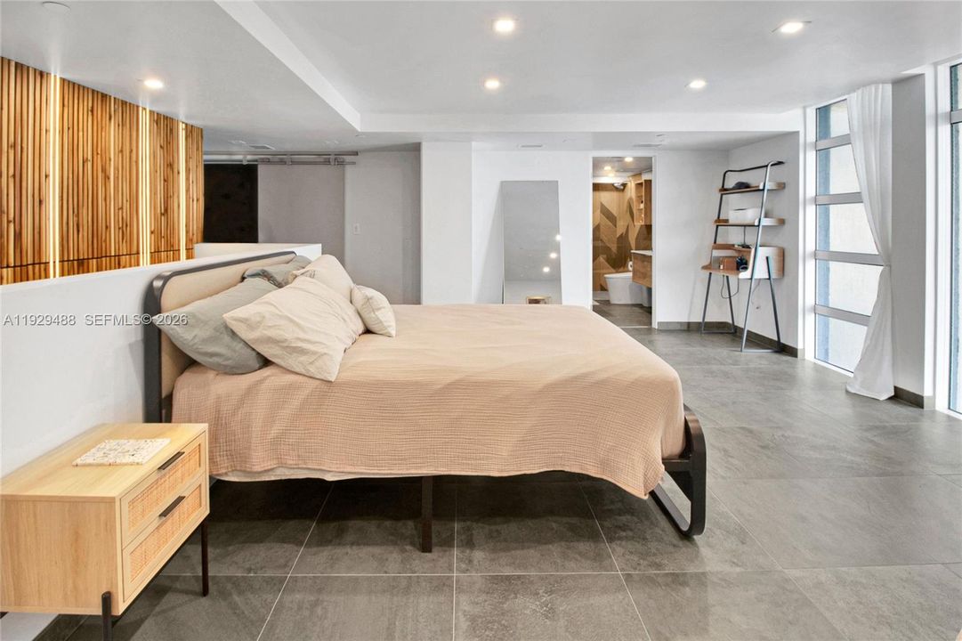 For Sale: $598,880 (1 beds, 1 baths, 961 Square Feet)