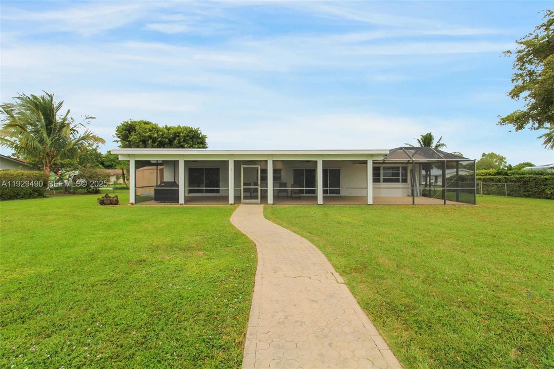 For Rent: $4,900 (3 beds, 2 baths, 1719 Square Feet)