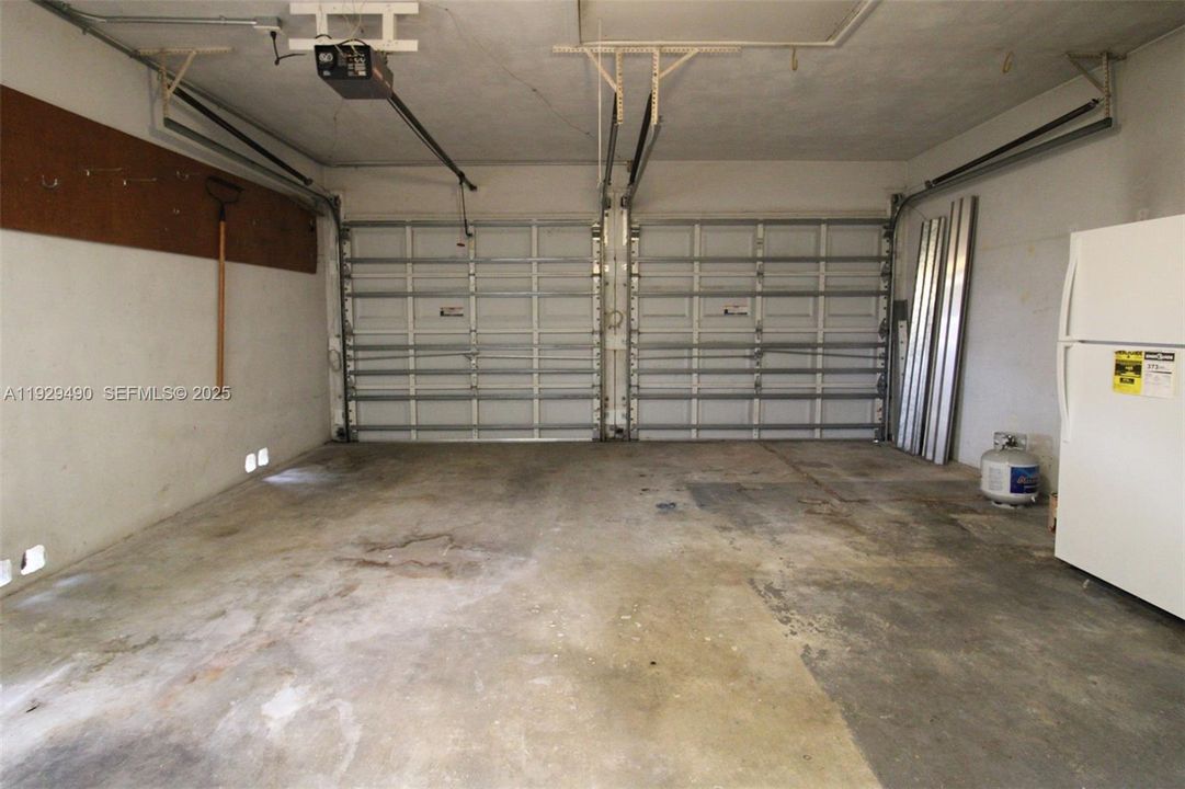 For Rent: $4,900 (3 beds, 2 baths, 1719 Square Feet)