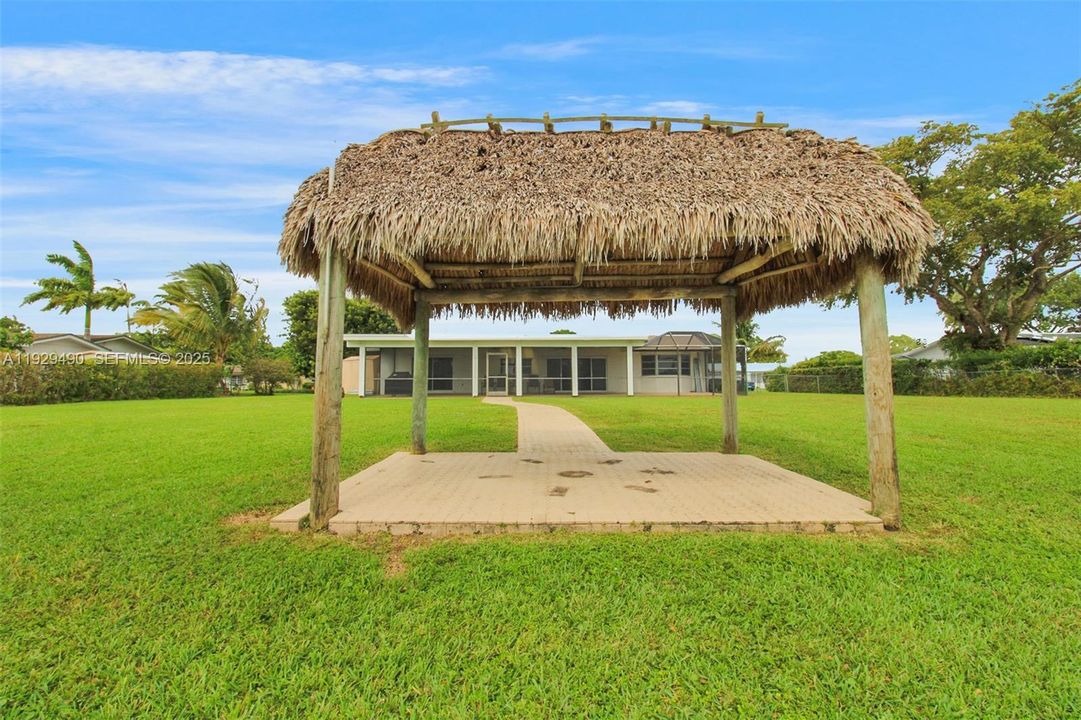 For Rent: $4,900 (3 beds, 2 baths, 1719 Square Feet)