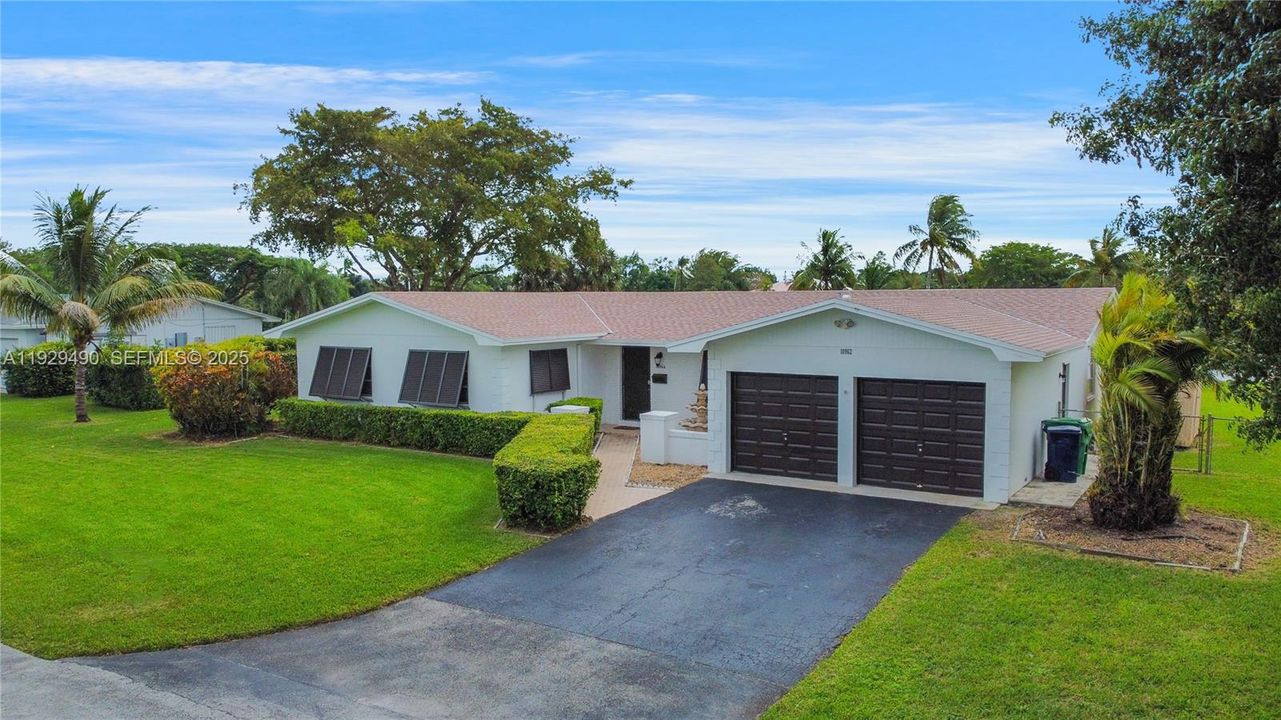 For Rent: $4,900 (3 beds, 2 baths, 1719 Square Feet)