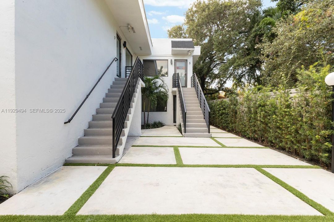 出租: $2,199 (13 贝兹, 7 浴室, 5239 平方英尺)