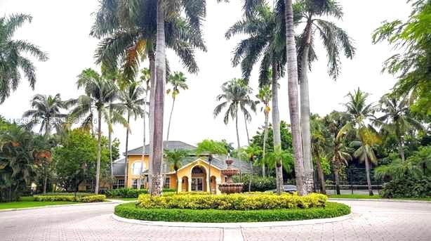 For Sale: $210,000 (2 beds, 2 baths, 1057 Square Feet)