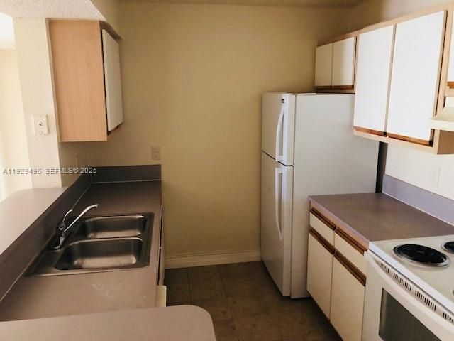 For Sale: $210,000 (2 beds, 2 baths, 1057 Square Feet)