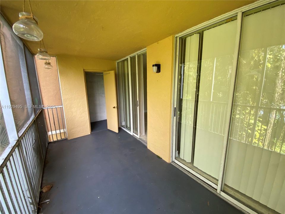 For Sale: $210,000 (2 beds, 2 baths, 1057 Square Feet)