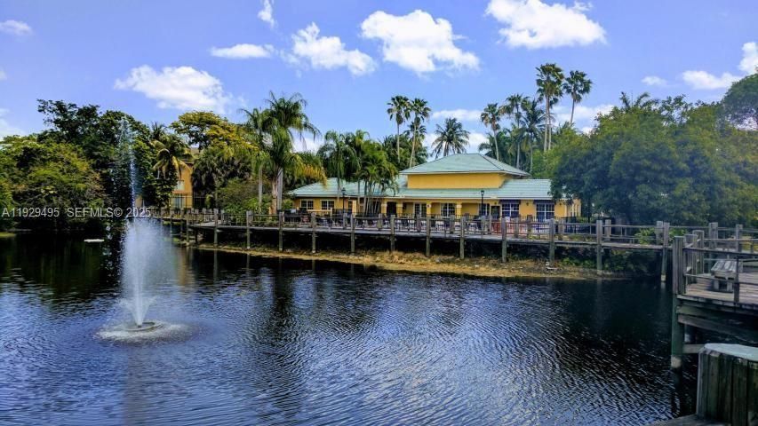 For Sale: $210,000 (2 beds, 2 baths, 1057 Square Feet)